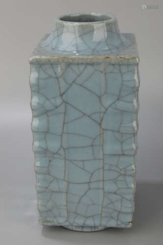 A Ge Type Porcelain Square Vase