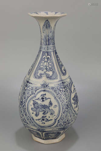 A Blue and White Dragon Pattern Porcelain Vase