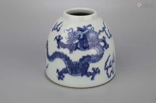 A Blue and White Dragon Pattern Porcelain Vase