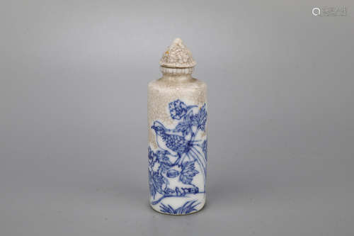 A Blue and White Bird with Flower Porcelain Snuff Bottle