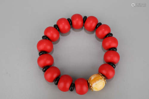 A Southern Red Agate Bead Bracelet