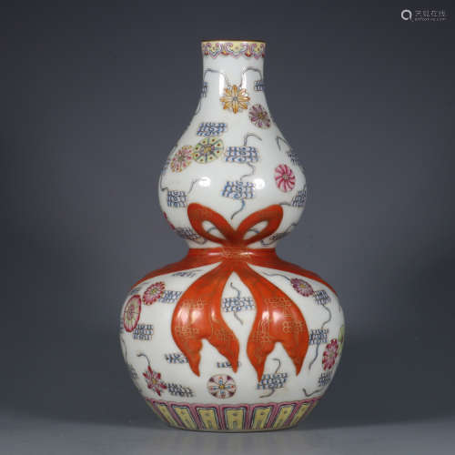 A Famille Rose Balls And Ribbon Pattern Porcelain Vase