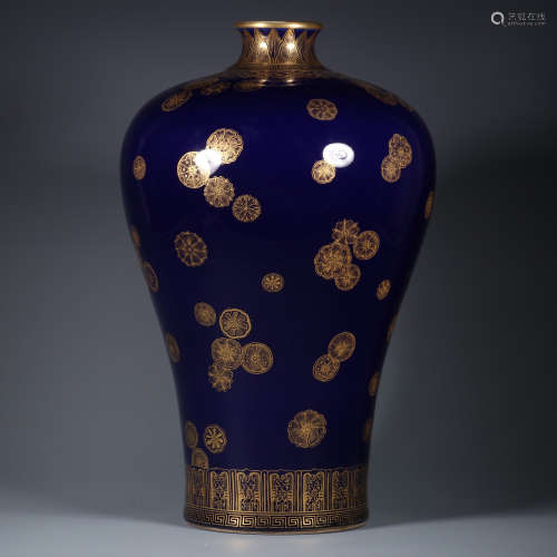 A Glue Glazed Gold Ball Pattern Porcelain Plum Bottle