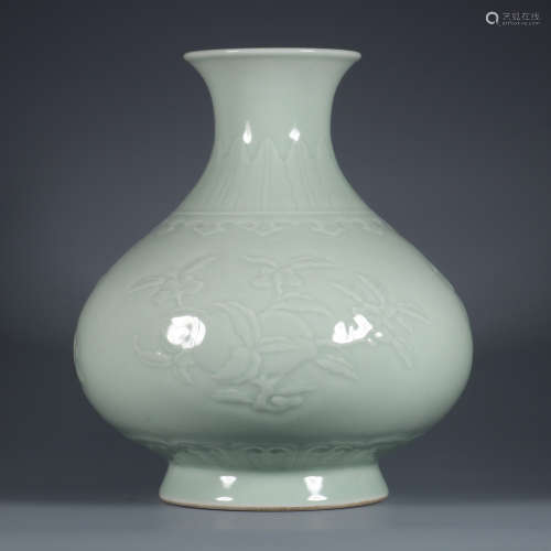 A Glazed Dragon Pattern Porcelain Vase