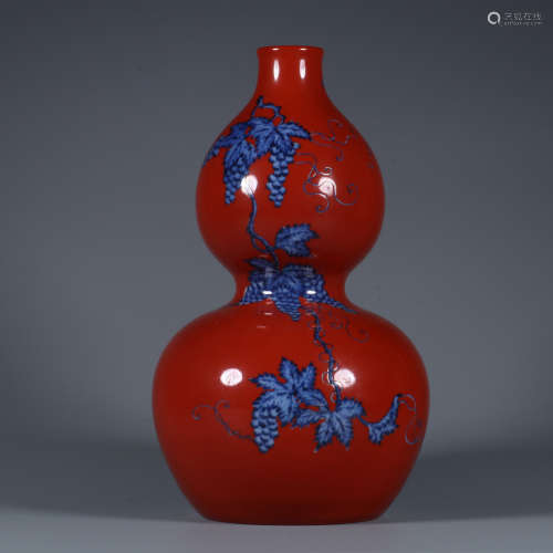 A Red Base Grape with Squirrel Gourd Shape Porcelain Vase