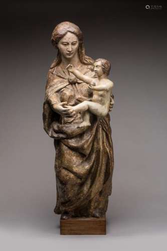 Vierge à l'Enfant en bois sculpté, polychromé et doré