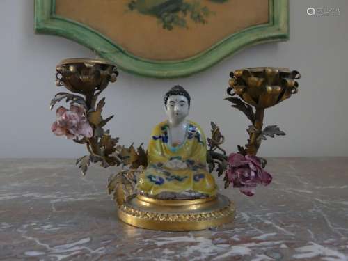 Bouddha en porcelaine polychrome dans une monture en bronze ...