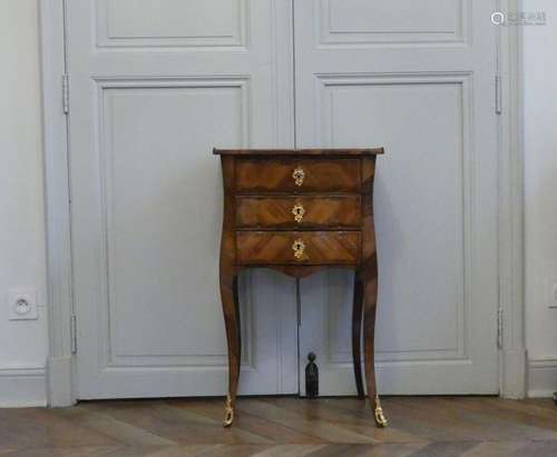 Petite commode d'entredeux en placage de bois de rose et...