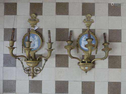 Paire d'appliques en bronze et incrustations de plaques ...