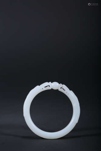 A CARVED WHITE JADE ‘DRAGON’BRACELET,QING DYNASTY