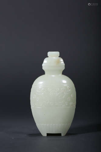 A CARVED WHITE JADE VASE,QING DYNASTY