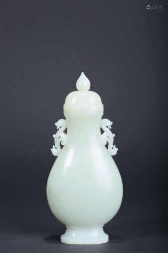 A WHITE JADE VASE,QING DYNASTY