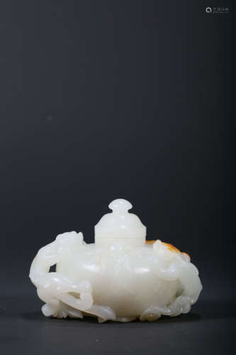 A CARVED WHITE JADE VASE,QING DYNASTY