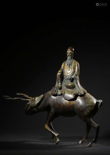 A BRONZE ‘MAN AND DEER’CENSER,QING DYNASTY