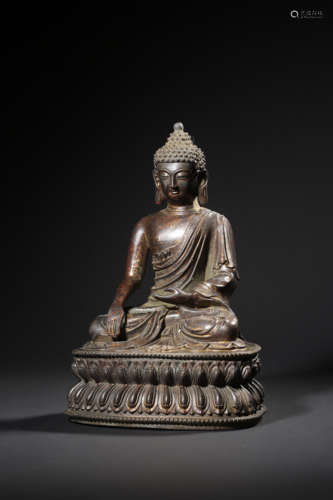 A GILT-BRONZE FIGURE OF BUDDHA SHAKYAMUNI,QING DYNASTY