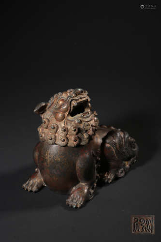 A GILT-BRONZE‘LION’INCENSE BURNER AND COVER,QING DYNAST