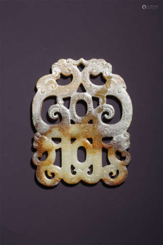 A CARVED BLACK-WHITE JADE ‘DRAGON’PENDANT,WARRING STATES PER...