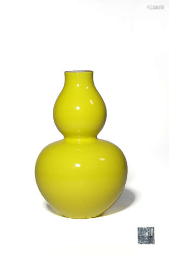A YELLOW-GLAZED DOUBLE-GOURD VASE,MAKE AND PERIOD OF QIANLON...