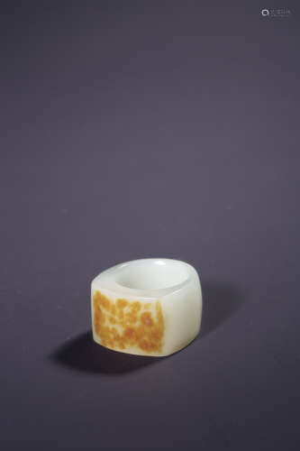 A WHITE AND RUSSET JADE ARCHER'S RING,QING DYNASYT