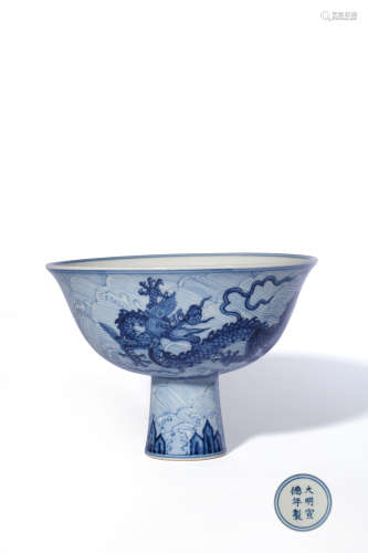 A BLUE AND WHITE ‘DRAGON’STEMCUP,XUANDE MARK,QING DYNASTY