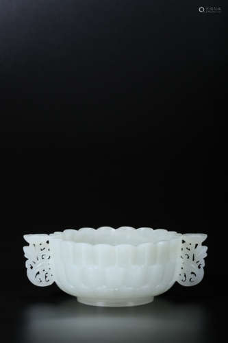 A WHITE JADE LIBATION CUP,QING DYNASTY