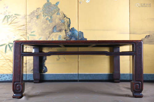 木制回紋腿方桌