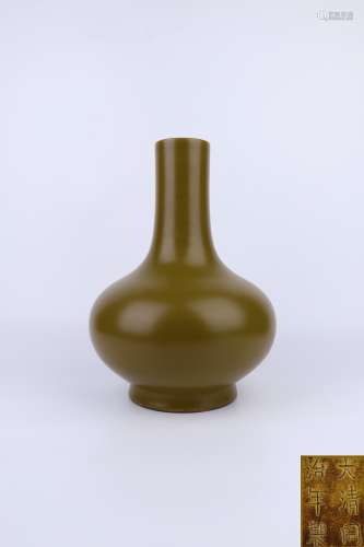Tongzhi Period Brown Glaze Porcelain Bottle, China