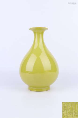 Qianlong Period Yellow Glaze Porcelain Bottle, China