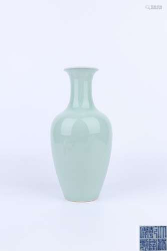 Qianlong Period Green Glaze Porcelain Guanyin Bottle, China