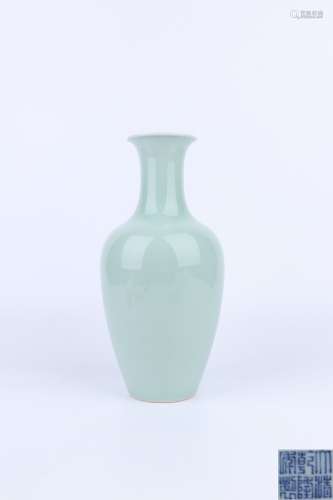 Qianlong Period Green Glaze Porcelain Guanyin Bottle, China