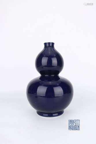Qianlong Period Blue Glaze Porcelain Gourd Shaped Bottle, Ch...