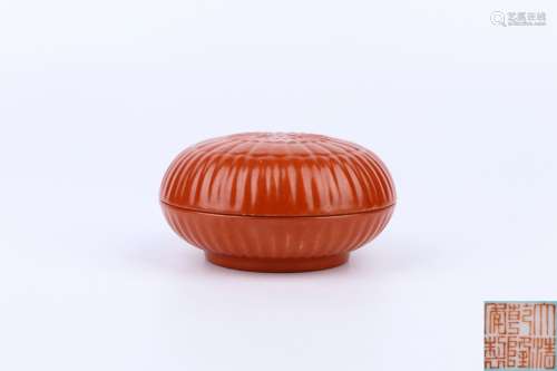 Qianlong Period Fanhong Porcelain Covered Box, China
