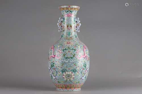 Qing Qianlong pine stone green pastel vase