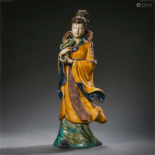 CHINESE QING DYNASTY THREE-COLOR LADY FIGURINES