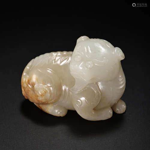 CHINESE QING DYNASTY HETIAN JADE BEAST