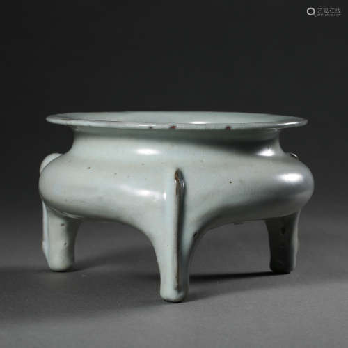 CHINESE SONG DYNASTY GUAN WARE CELADON THREE-LEGGED CENSER