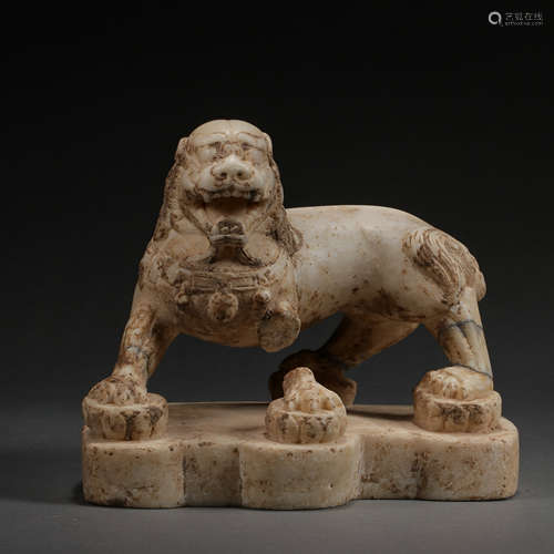 CHINESE WHITE MARBLE CARVED LION STATUE IN TANG DYNASTY