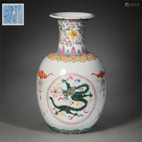 CHINESE QING DYNASTY FAMILLE ROSE VASE