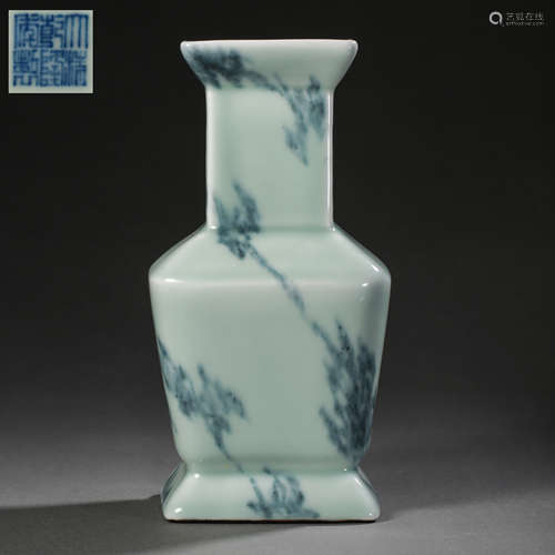 BLUE AND WHITE SQUARE VASE IN QIANLONG PERIOD OF QING DYNAST...