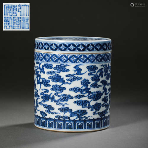 BLUE AND WHITE LIDDED JAR, IN THE QIANLONG PERIOD OF THE QIN...