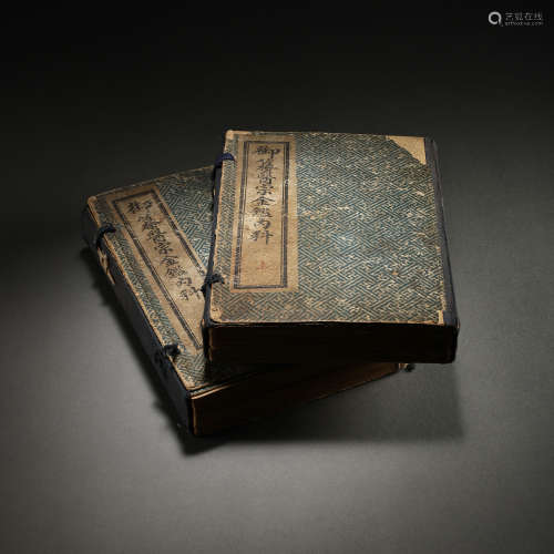 A SET OF CHINESE QING DYNASTY CHINESE MEDICINE BOOKS