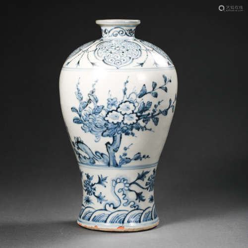 CHINESE MING DYNASTY BLUE AND WHITE PLUM VASE