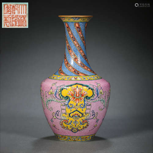 ENAMEL AND FAMILLE ROSE LONG-NECKED VASE, THE QIANLONG PERIO...