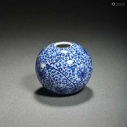 CHINESE QING DYNASTY BLUE AND WHITE ROUND JAR