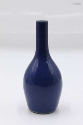 清晚期 霁蓝釉长颈胆式瓶