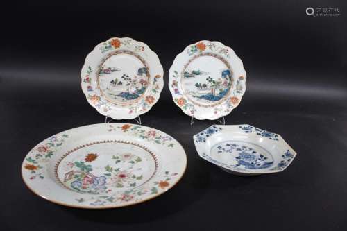 PAIR OF CHINESE PORCELAIN PLATES a pair of 18thc plates pain...