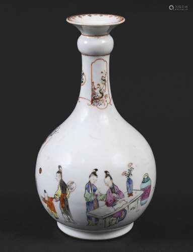 CHINESE PORCELAIN BOTTLE VASE Qianlong period, the bottle sh...