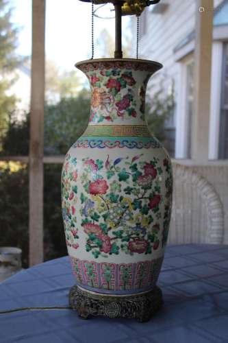 Chinese famille rose porcelain vase lamp