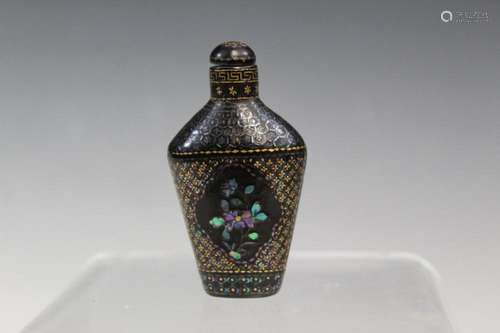 Chinese MOP Inlay Lacquered Snuff Bottle