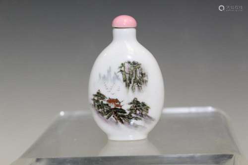 Chinese Hand Painted Porcelain Snuff Bottle